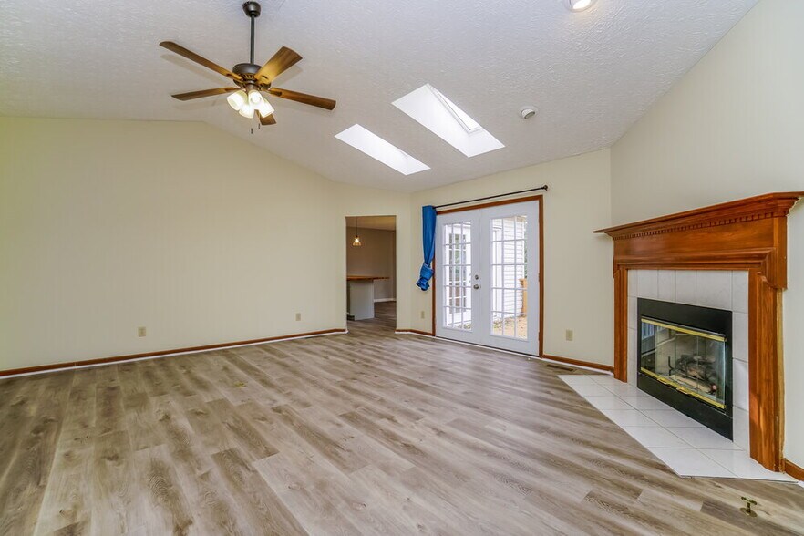 Building Photo - 6809 Riverside Glen Ct