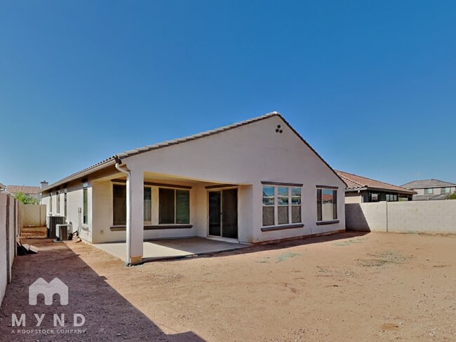 Building Photo - 8756 W Rancho Dr
