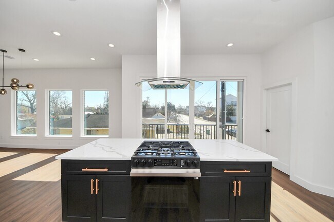 Building Photo - 5512 Hardy St