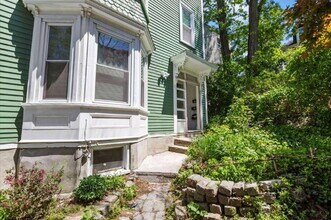Building Photo - Enjoy City Living in this Well-Maintained 3-Bedroom in Boston, MA