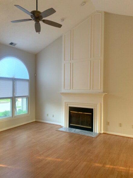 Building Photo - 3737 White Pine Dr