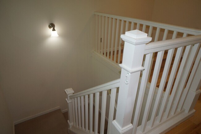 Building Photo - Spectacular SW Liar Hill 3 bedroom Townhouse