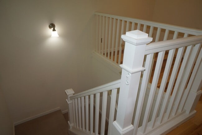 Building Photo - Spectacular SW Portland 3 bedroom Townhouse