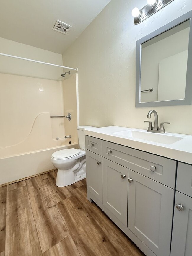 Building Photo - PM16-00412K: 4th