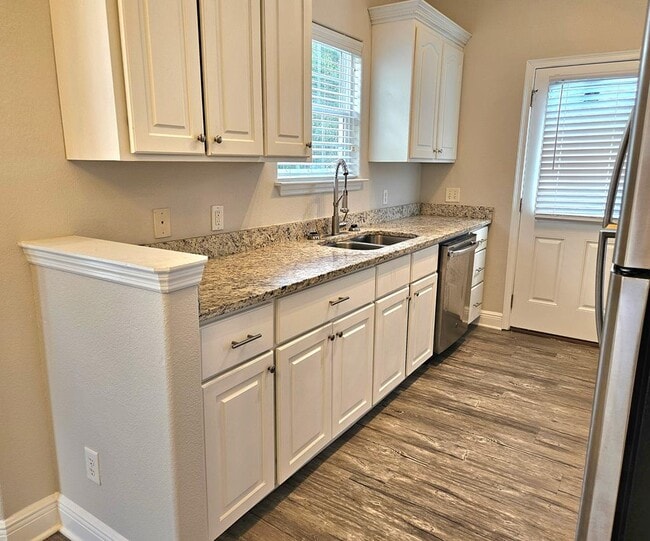 Building Photo - 321 Summercreek Cove