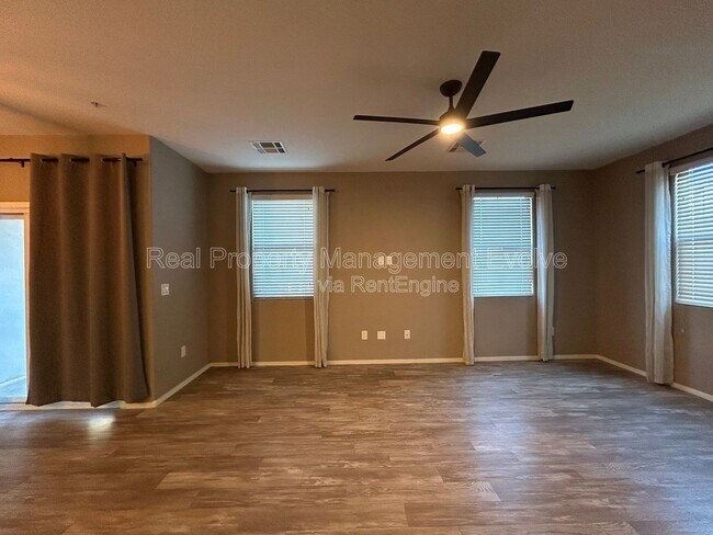 Building Photo - 2329 E Hidalgo Ave