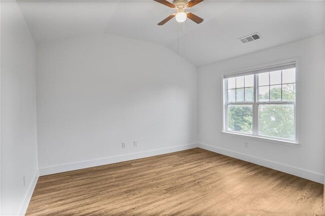 Building Photo - 1790 Oak Brook Ln NW