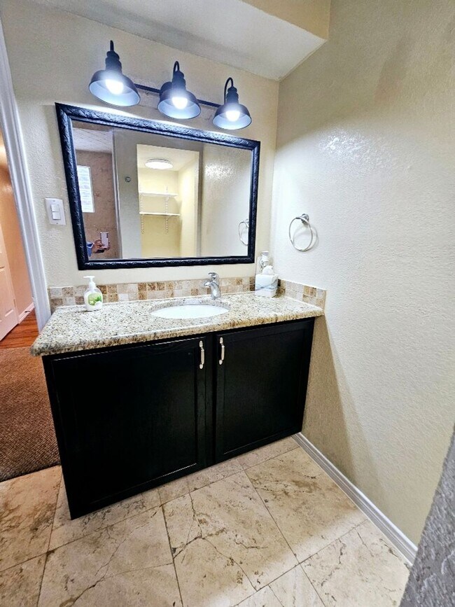 Building Photo - Mediterranean style condo within walking d...