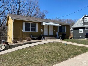 Building Photo - $1,395 | 3 Bedroom, 1 Bathroom Duplex | Pe...