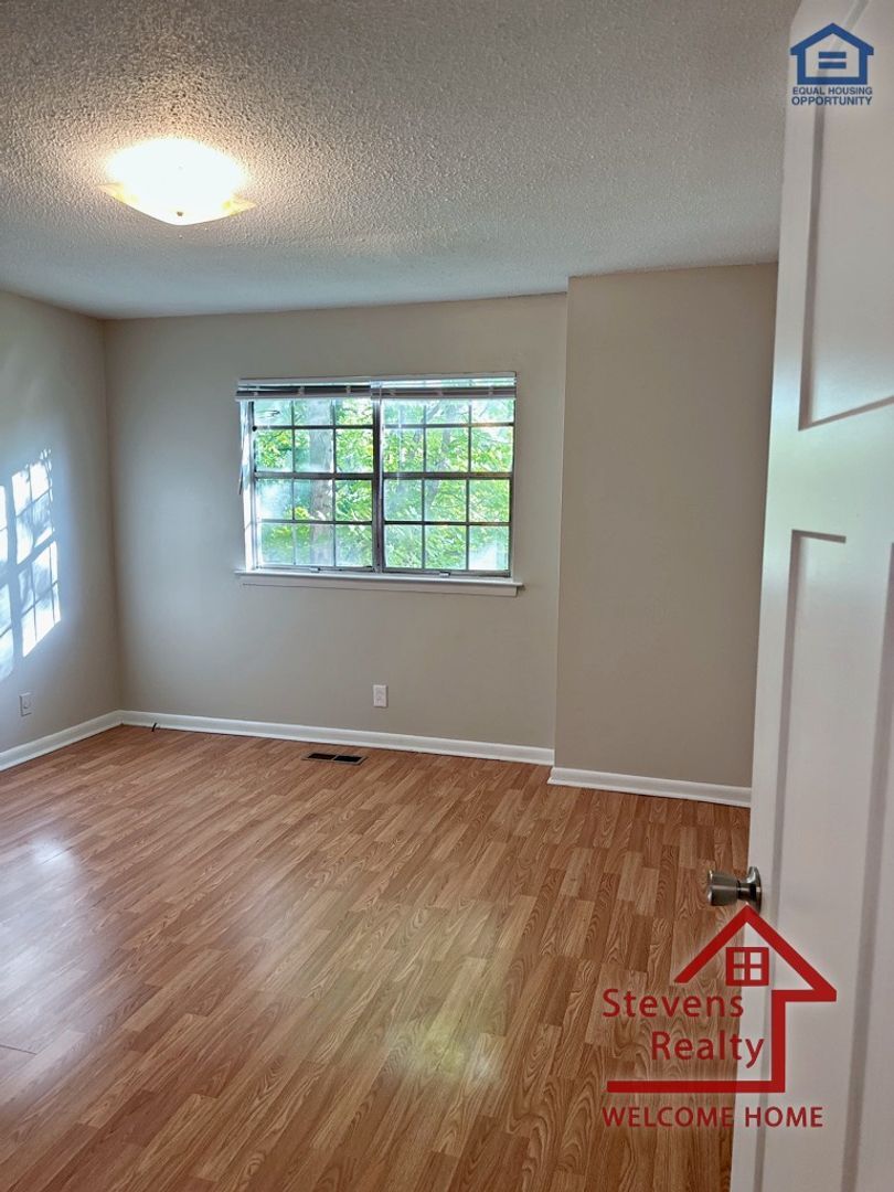 Building Photo - 4330 Wilson St