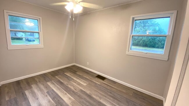 Building Photo - Newly Renovated 3 Bedroom, 1 Bath Home in Peoria!