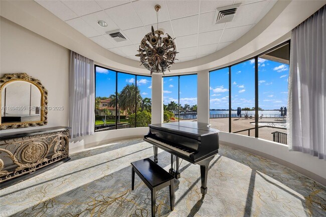 Building Photo - 1800 NE 114th St