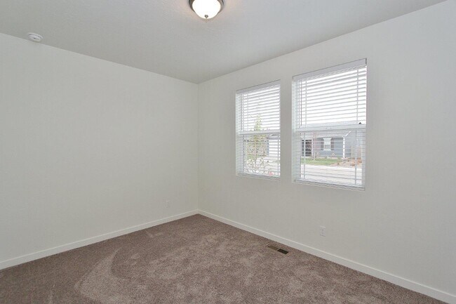 Building Photo - 11138 Overhang St