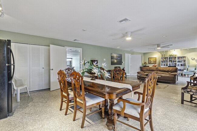 Building Photo - 21280 Brinson Ave