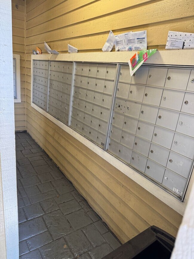 Building Photo - For Rent: 1 Bedroom, 1 Bath in a gated community near Dale Mabry and Waters Ave!