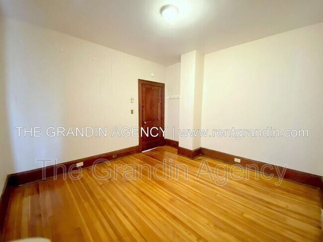 Building Photo - 1129 Stewart Ave SE