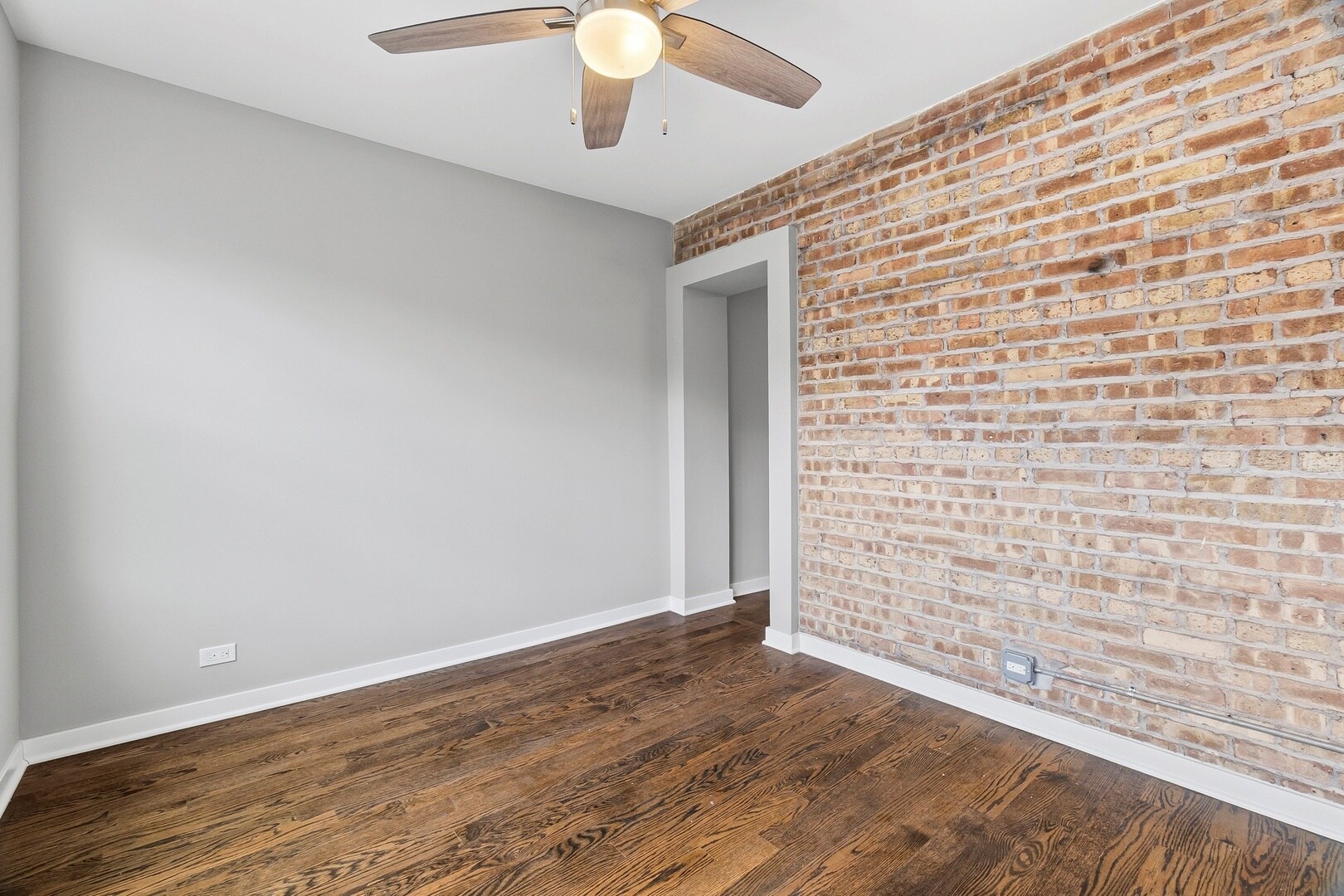 Building Photo - 2553 W Summerdale Ave