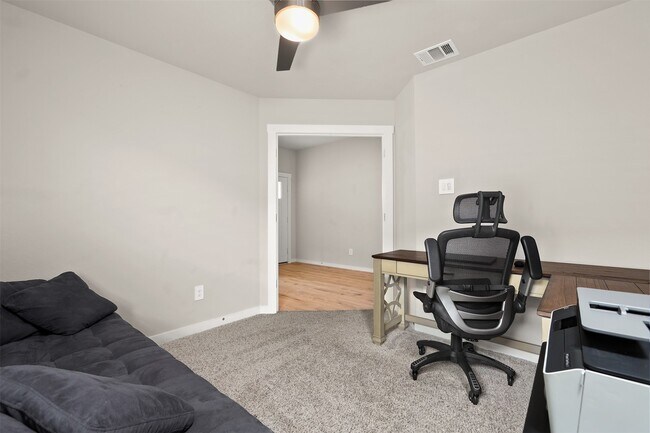 Building Photo - 2612 Golden Palms Ln