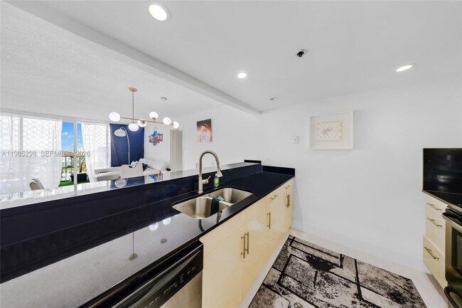 Building Photo - 7601 E Treasure Dr