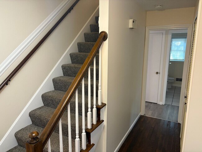 Building Photo - Beautiful 4 Bedroom 2 1/2 Bathroom Home