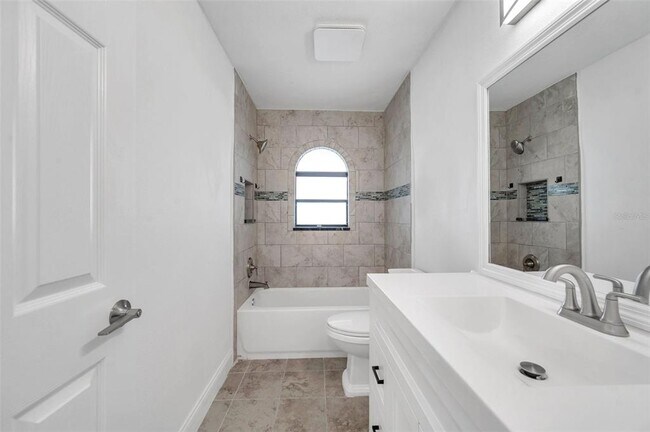 Building Photo - 13836 Darlene Ave