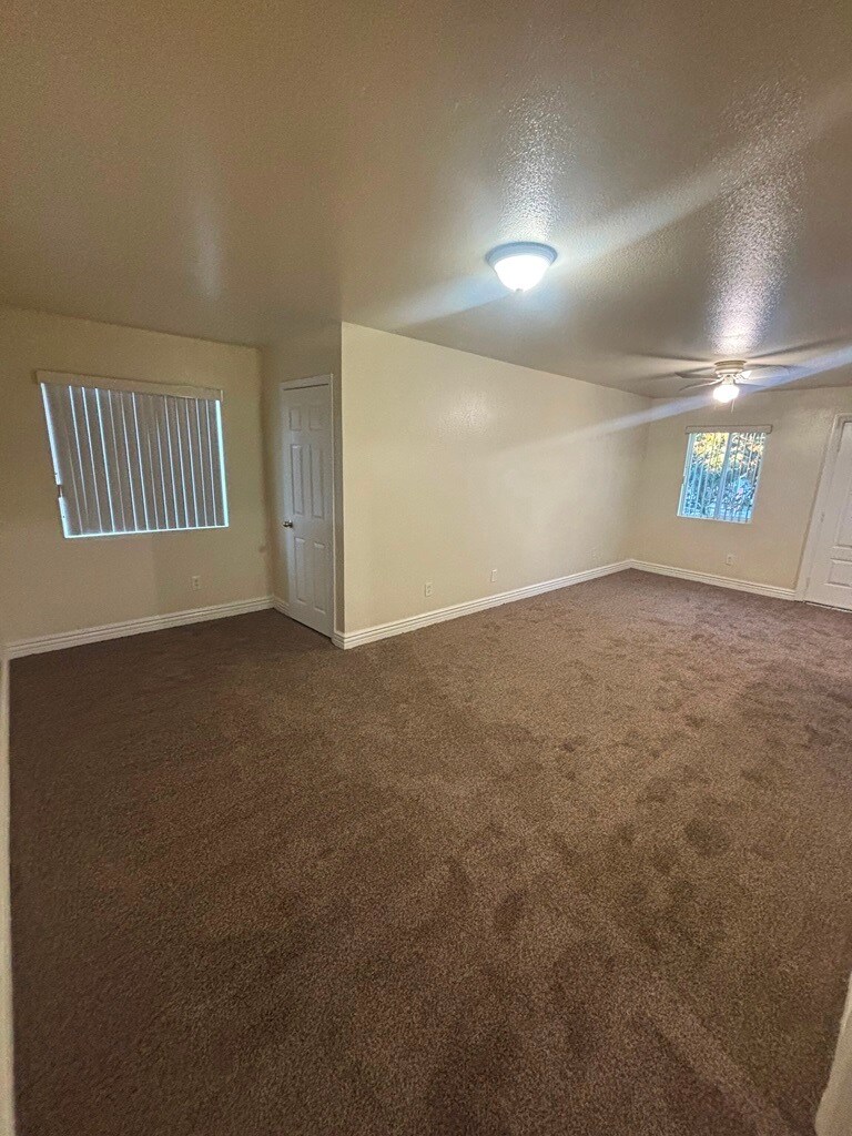 Building Photo - 116 E 82nd St