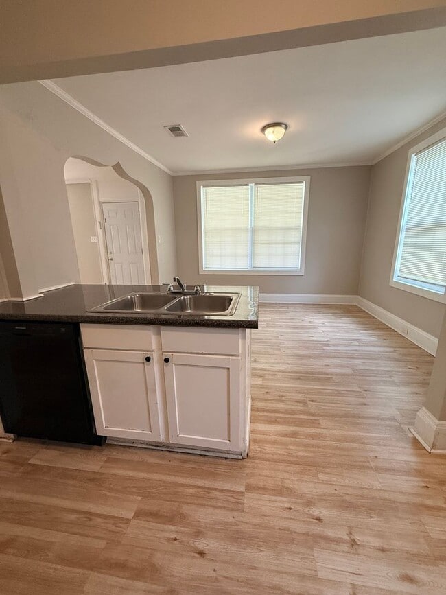 Building Photo - For Rent- 3 Bedrooms, 1 bath