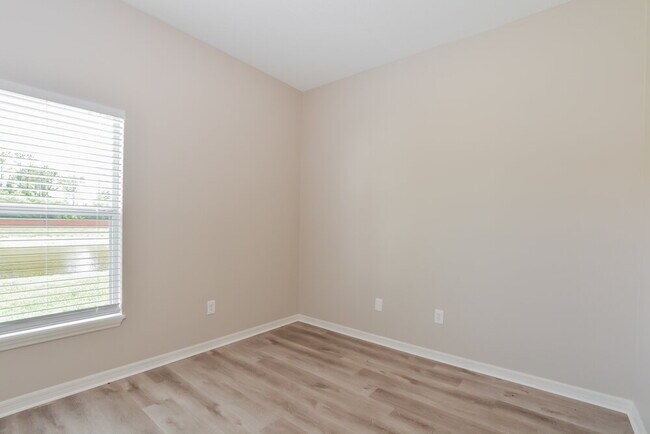 Building Photo - 317 Appaloosa Ct