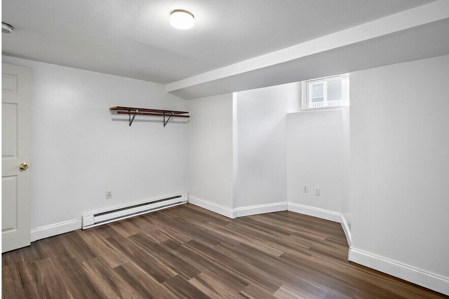 Building Photo - 16 Mayfair St