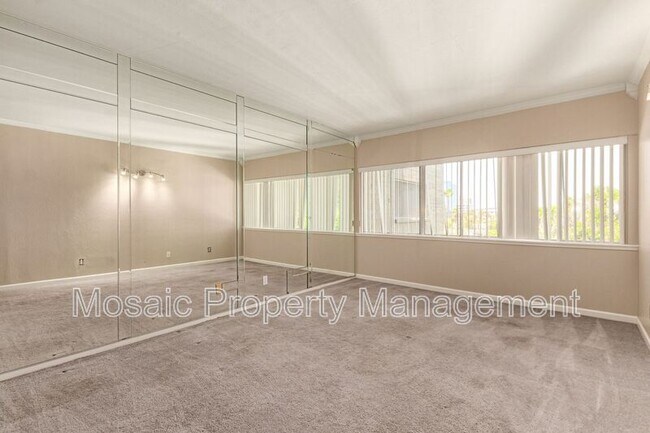 Building Photo - 353 E Thomas Rd