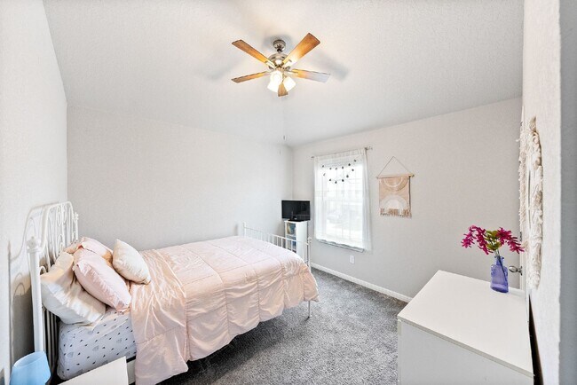 Building Photo - Rental Home w/ a POOL!!!