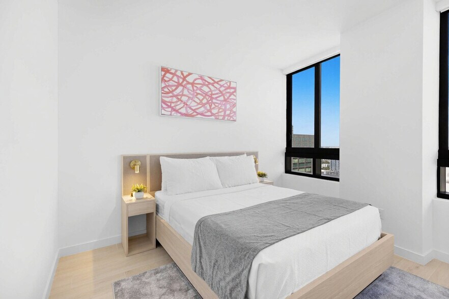 Building Photo - 225 N Miami Ave