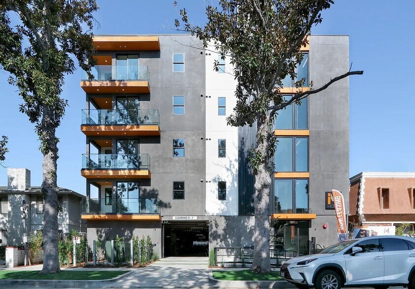 Building Photo - 11155 Huston St