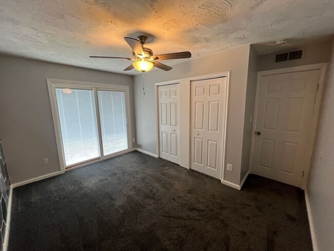 Building Photo - 9433 Sylvia St