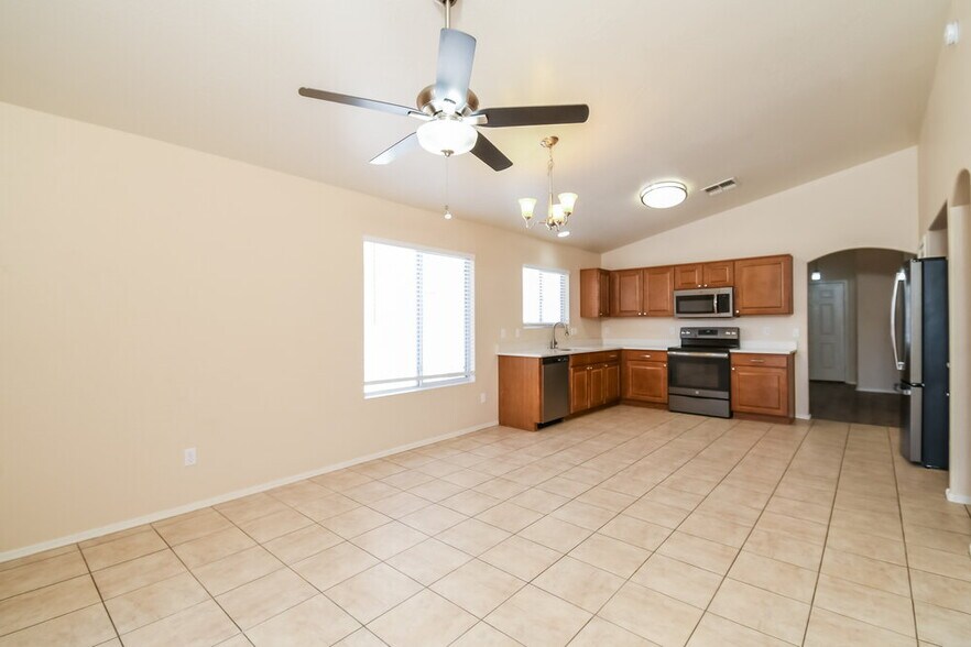 Building Photo - 1123 E Stardust Way