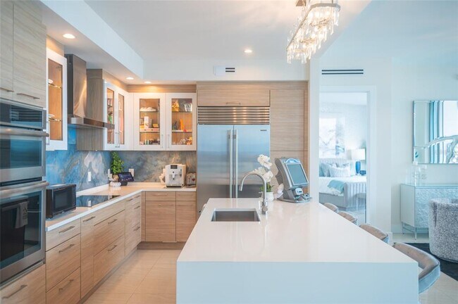 Building Photo - 1155 N Gulfstream Ave