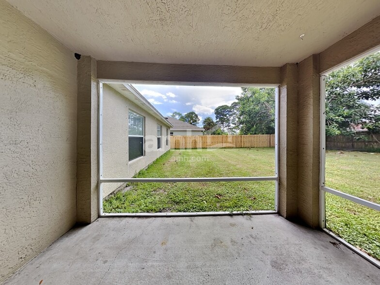 Building Photo - 1234 SW Alesio Ln