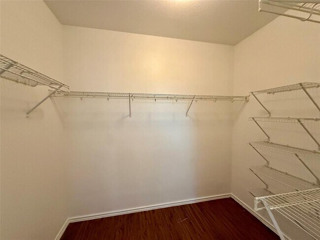 Building Photo - 702 Estancia Way