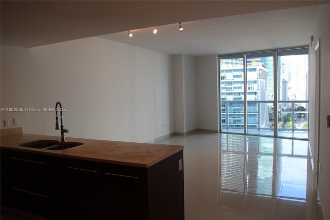 Building Photo - 475 Brickell Ave