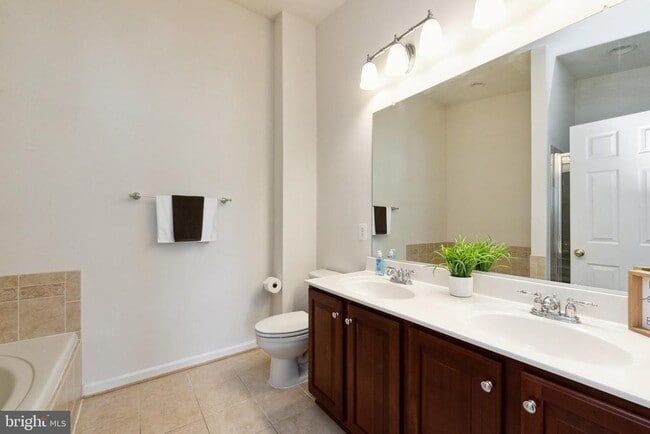 Building Photo - 17 S Exeter St