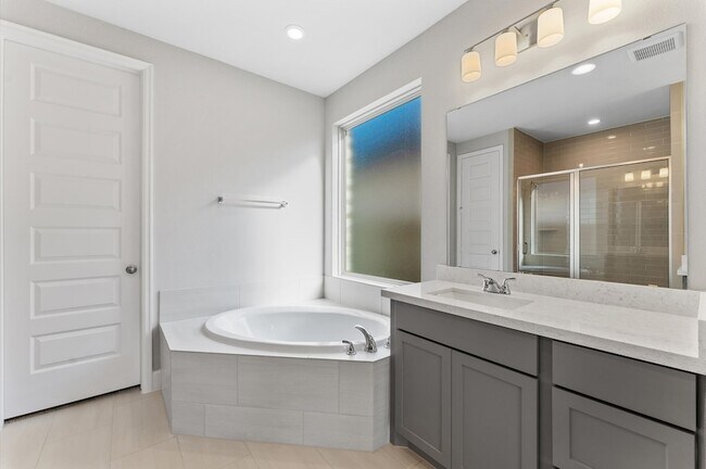 Building Photo - 528 Oakview Bend Dr