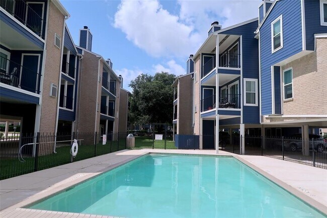 Building Photo - 18515 Egret Bay Blvd