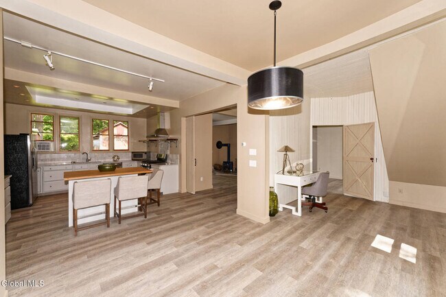 Building Photo - 1412 River Rd