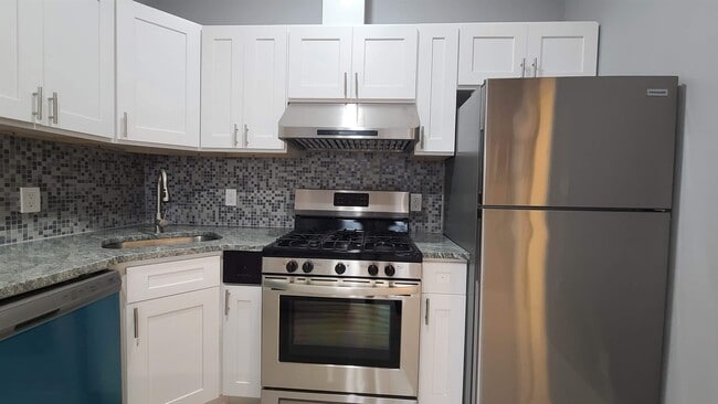 Building Photo - 100 Griffith St