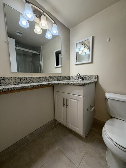 Bath Overview - 950 25th St NW