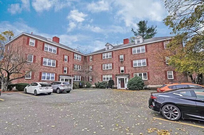 Building Photo - 108 Maple St