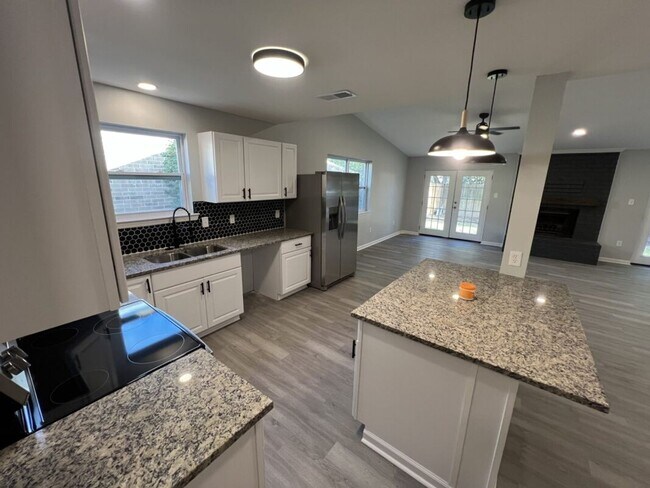 Building Photo - Beautifully Renovated 3BR Home in a Quiet Baton Rouge Neighborhood