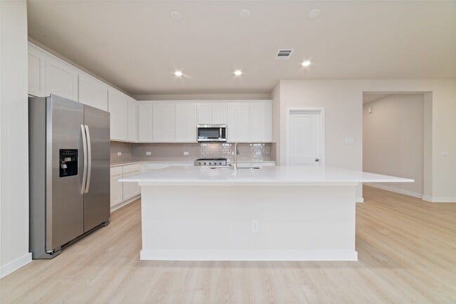 Building Photo - 5831 Westwood Shr Dr