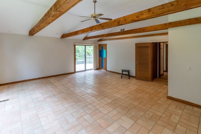Building Photo - Beautiful Contemporary 3 Bedroom Home