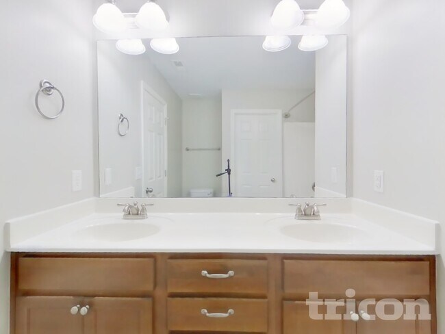 Building Photo - 825 Old Forester Ln